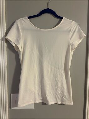 Express Women's White Short Sleeve Scoop Neck Tee